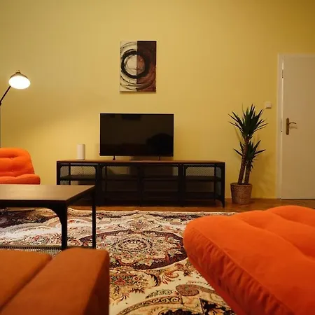 Apartment Spacious 2 Bedroom In 2