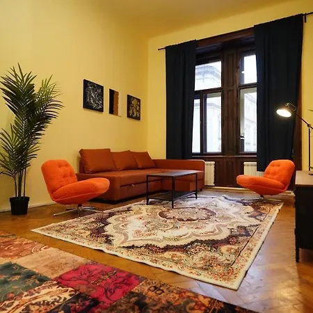 Spacious 2 Bedroom In 2 Apartament Praga