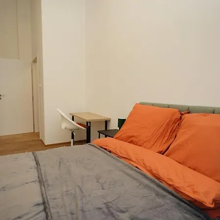Spacious 2 Bedroom In 2 Apartment Prague