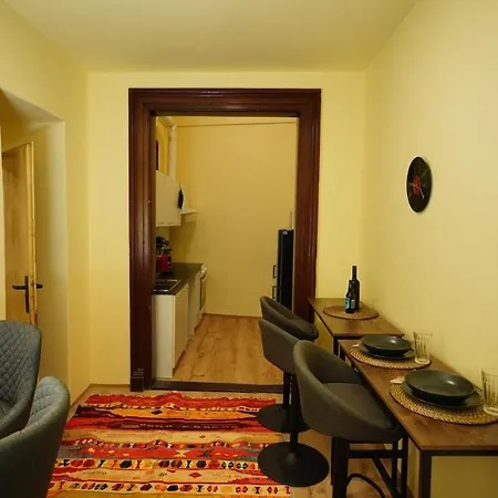 Spacious 2 Bedroom In 2 *