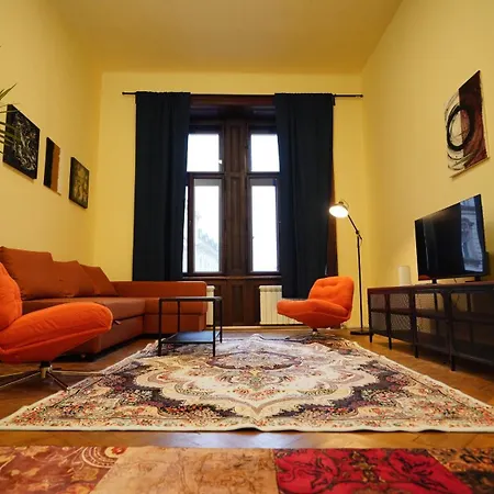 Spacious 2 Bedroom In 2
