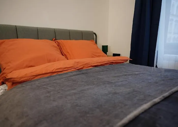 Spacious 2 Bedroom In 2 *