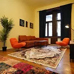 Spacious 2 Bedroom In 2 Daire Prag