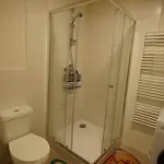 Spacious 2 Bedroom In 2 Daire