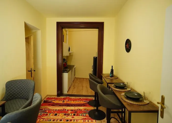 Spacious 2 Bedroom In 2 *